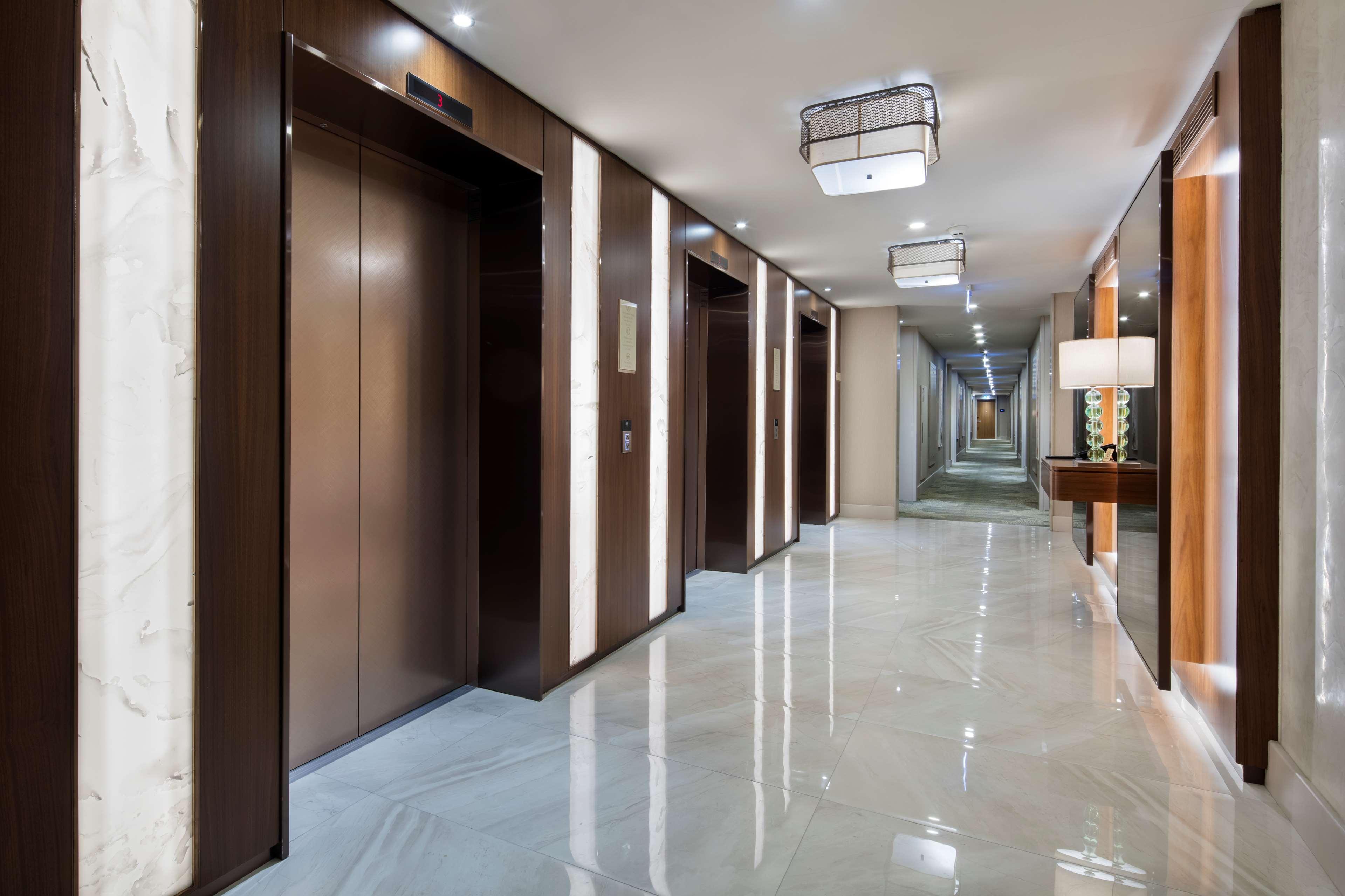 فندق دبل تري باي هيلتون سكوب سكوبجي المظهر الخارجي الصورة Elevators at the Ritz-Carlton, Boston