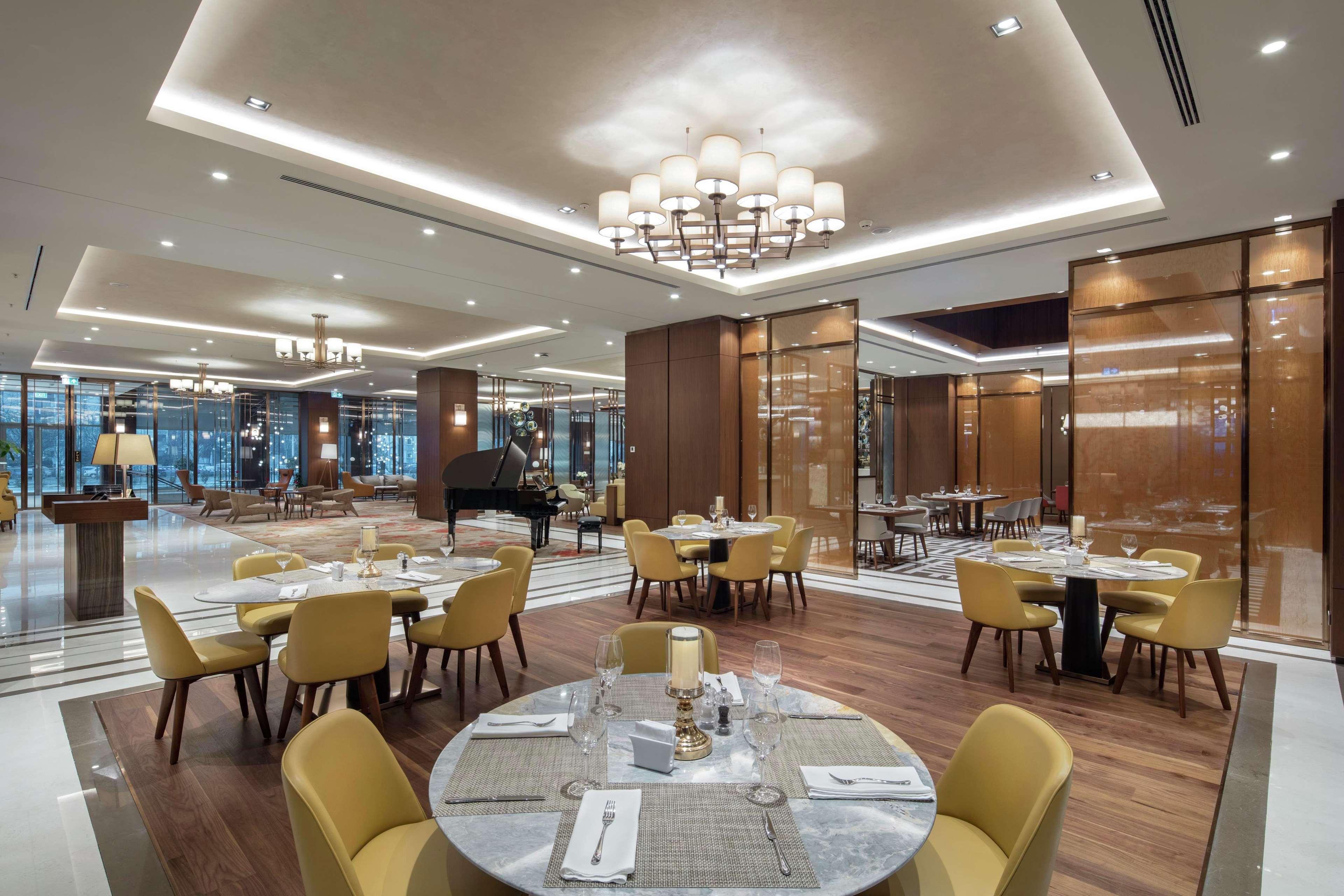 فندق دبل تري باي هيلتون سكوب سكوبجي المظهر الخارجي الصورة The restaurant