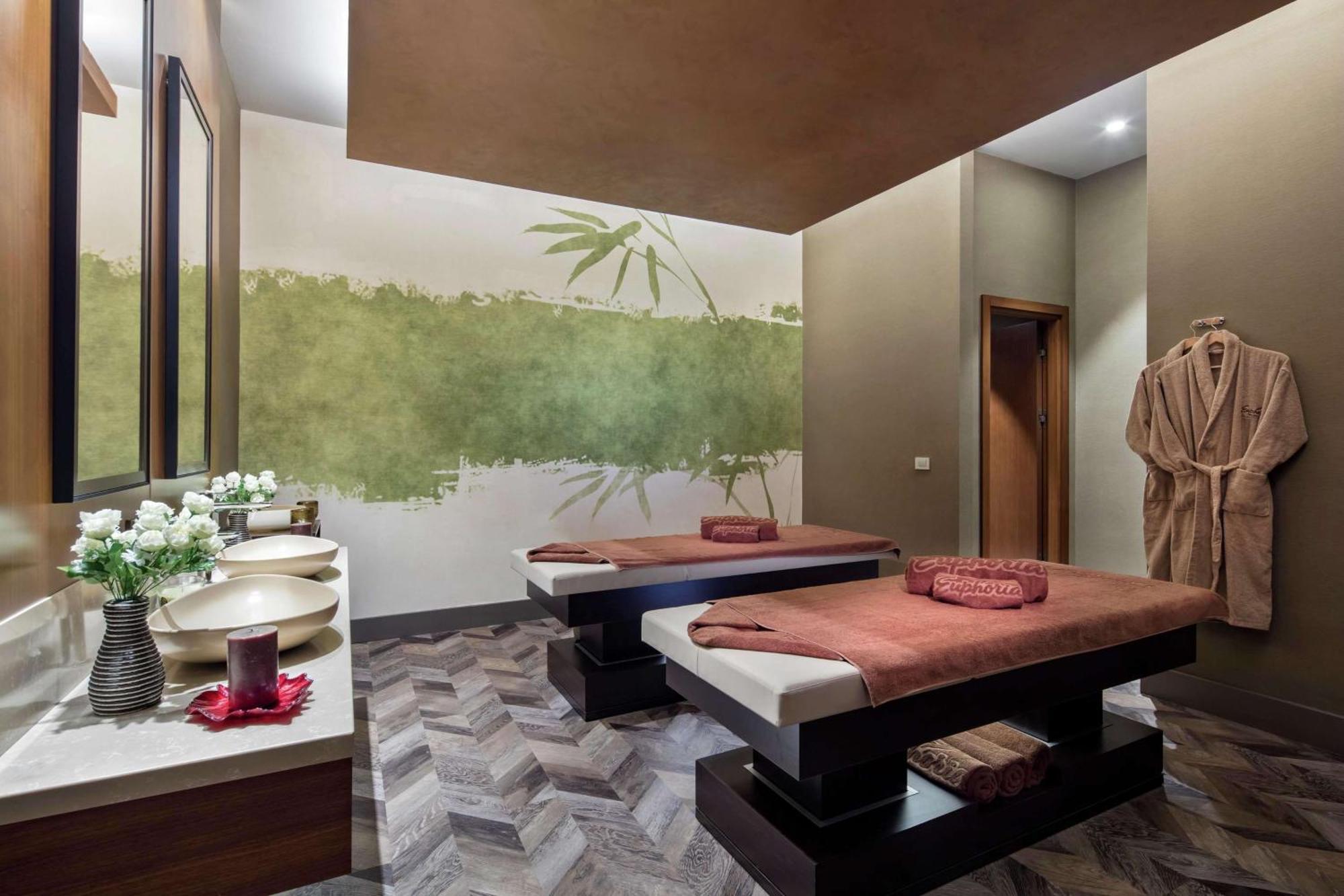 فندق دبل تري باي هيلتون سكوب سكوبجي المظهر الخارجي الصورة Spa at the hotel