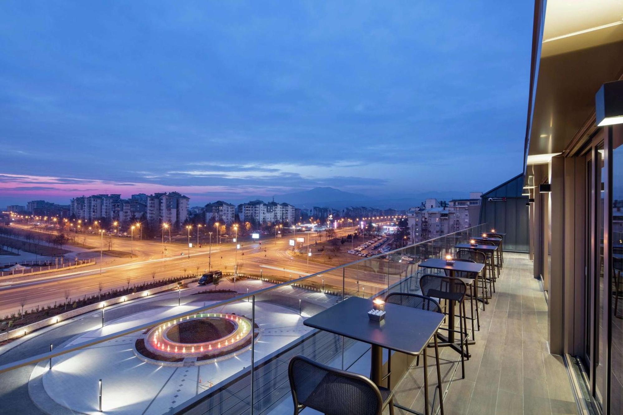 فندق دبل تري باي هيلتون سكوب سكوبجي المظهر الخارجي الصورة View from the hotel