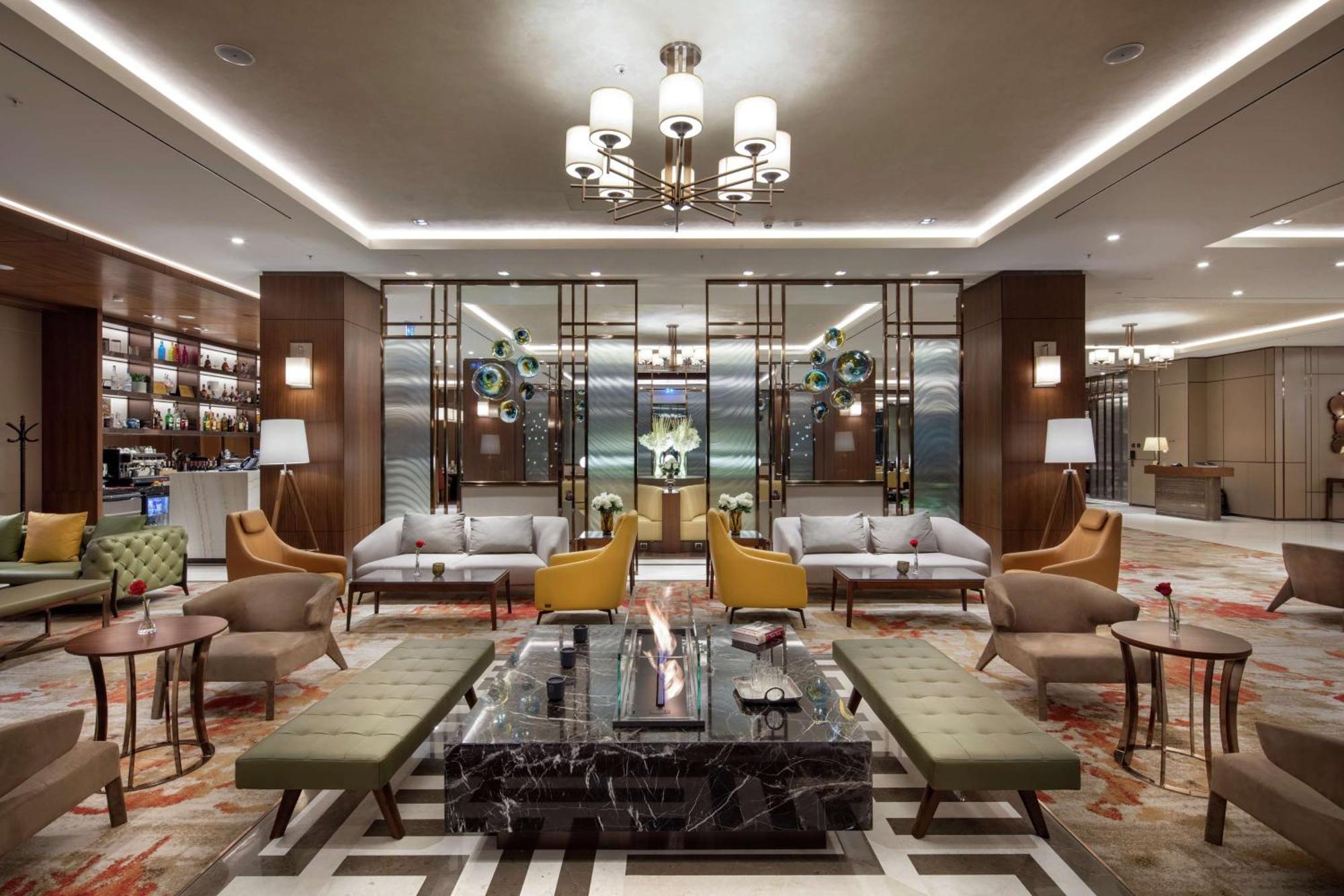 فندق دبل تري باي هيلتون سكوب سكوبجي المظهر الخارجي الصورة The lobby of the hotel