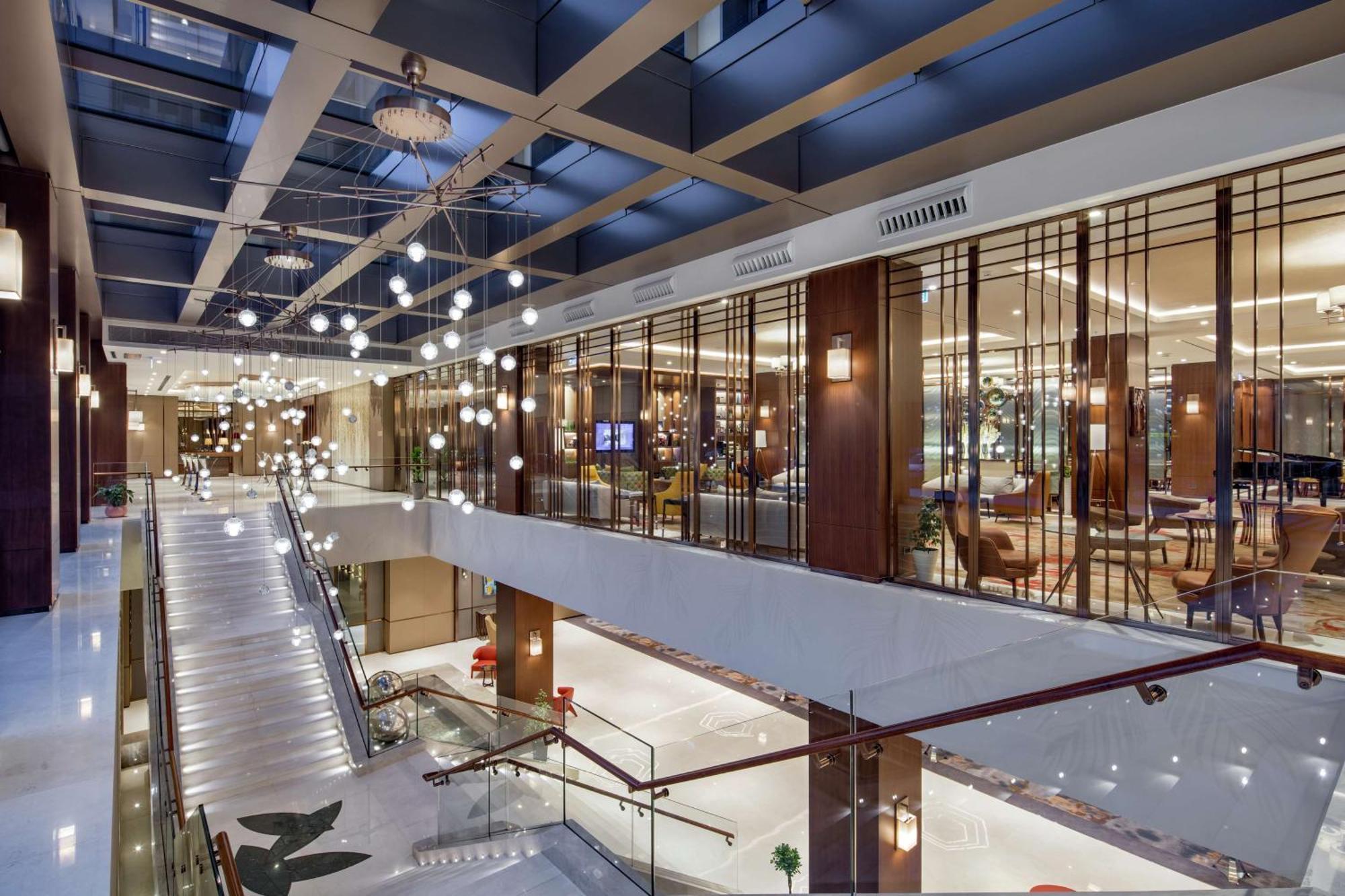 فندق دبل تري باي هيلتون سكوب سكوبجي المظهر الخارجي الصورة The interior of the hotel